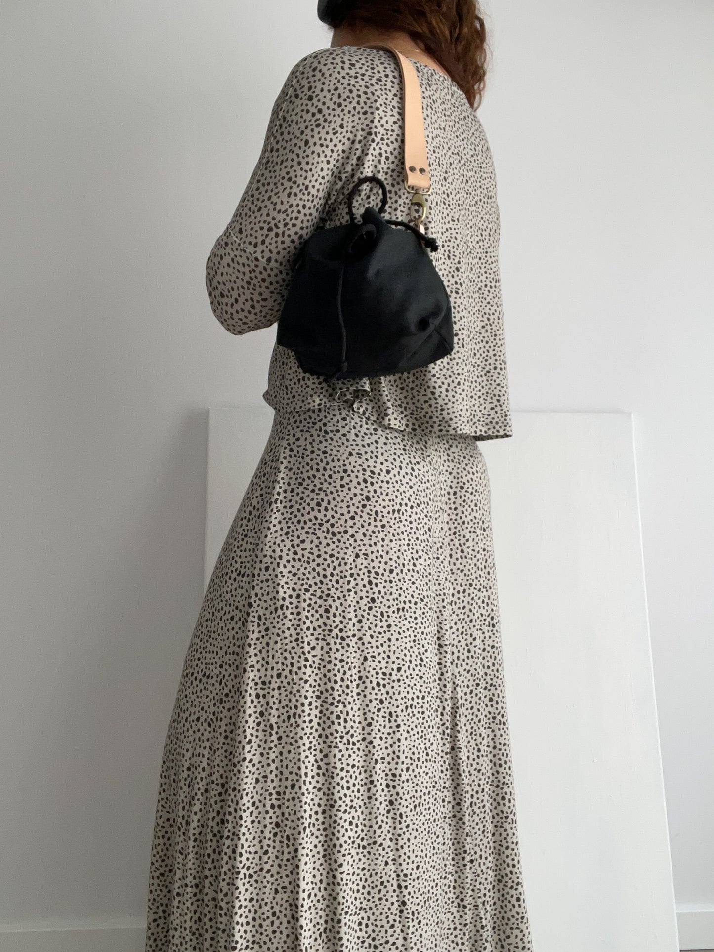 Haná - Handbag/Crossbody bag: Black waxed linen